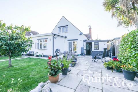 4 bedroom detached house for sale, Haarlem Road, Canvey Island, SS8