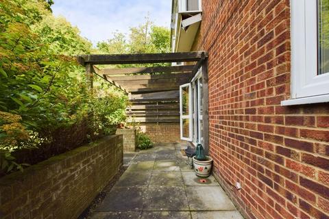 2 bedroom flat for sale, Hartscroft, Linton Glade, Croydon