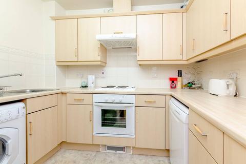 1 bedroom flat to rent, Heathside Crescent, Woking, GU22