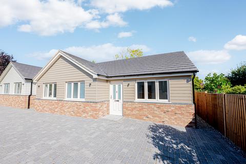 2 bedroom detached bungalow for sale, Runwell Road, Wickford, SS11