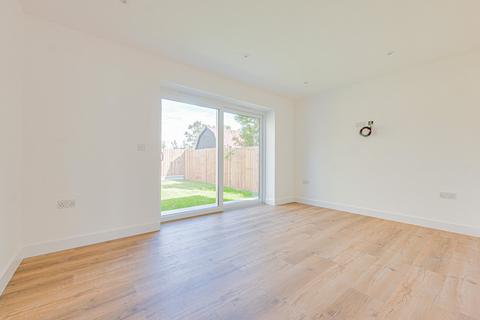 2 bedroom detached bungalow for sale, Runwell Road, Wickford, SS11