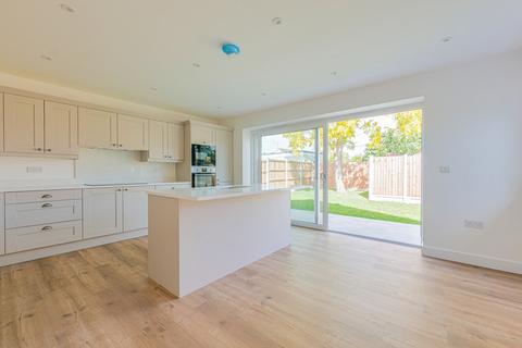 2 bedroom detached bungalow for sale, Runwell Road, Wickford, SS11