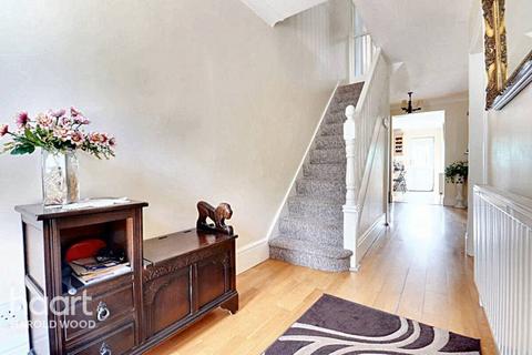 35 Avenue Road, Harold Wood, Romford, RM3 0SS
