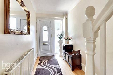 35 Avenue Road, Harold Wood, Romford, RM3 0SS