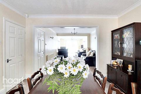 35 Avenue Road, Harold Wood, Romford, RM3 0SS