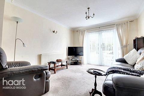 35 Avenue Road, Harold Wood, Romford, RM3 0SS
