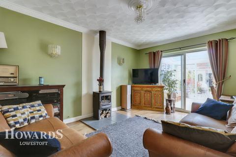 4 bedroom detached house for sale, Verdure Close, Lowestoft