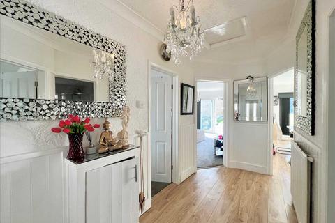 2 bedroom bungalow for sale, Leigh on Sea SS9