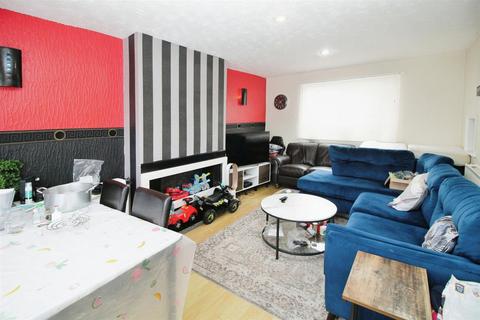 2 Queens Rise, Bradford, BD2 4BS