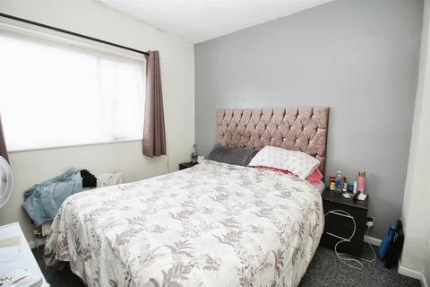 2 Queens Rise, Bradford, BD2 4BS