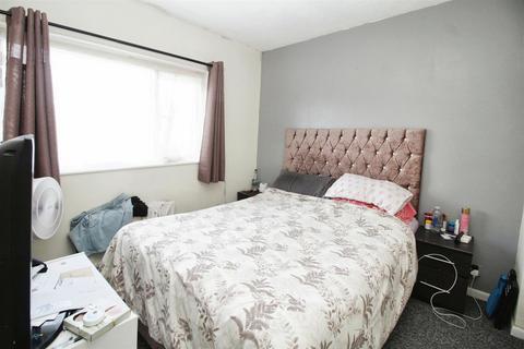 2 Queens Rise, Bradford, BD2 4BS