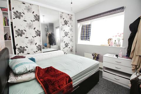 2 Queens Rise, Bradford, BD2 4BS
