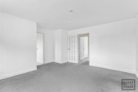 2 bedroom flat to rent, Kirkland Drive, Enfield EN2