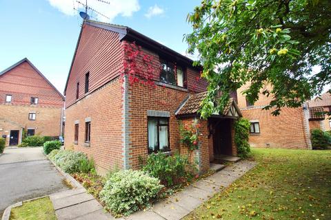 1 bedroom semi-detached house for sale, Tintagel Way, Woking, GU22 7DF