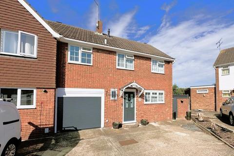 4 bedroom end of terrace house for sale, Oastview, Rainham