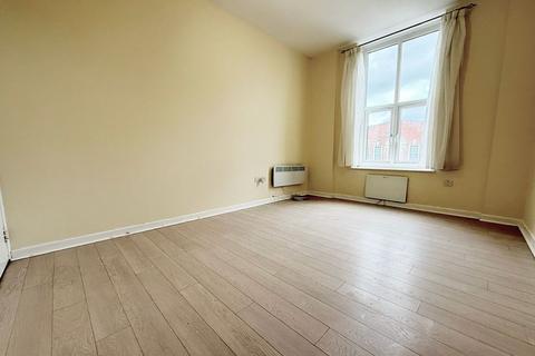 2 bedroom apartment for sale, Station Road, Hayes, Middlesex, UB3