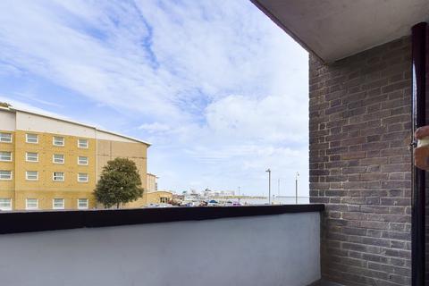 2 bedroom apartment for sale, Marine Parade, Dover