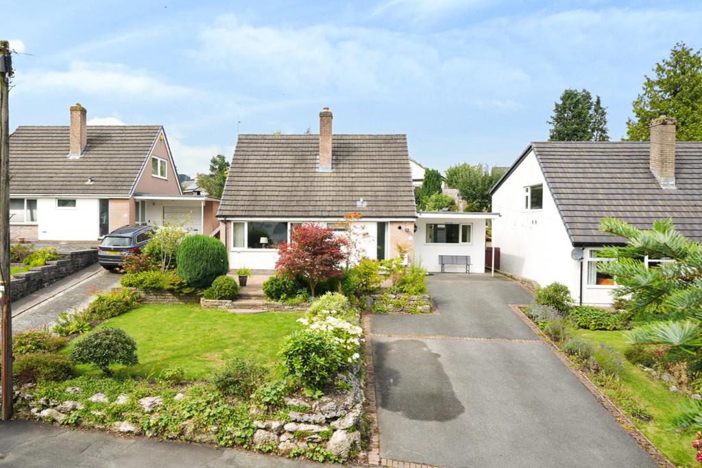 6 Vicarage Drive
