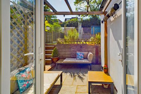 5 Frankston Road, Bournemouth, BH6 5EG