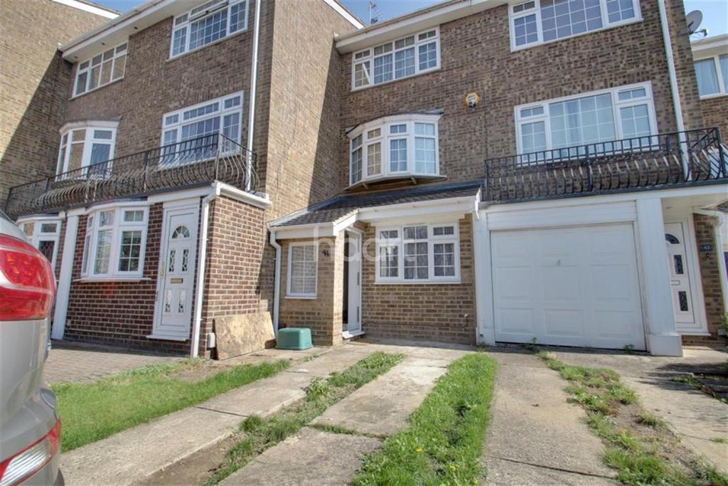 Lakeside, Snodland, ME6 4 bed terraced house £1,050 pcm (£242 pw)