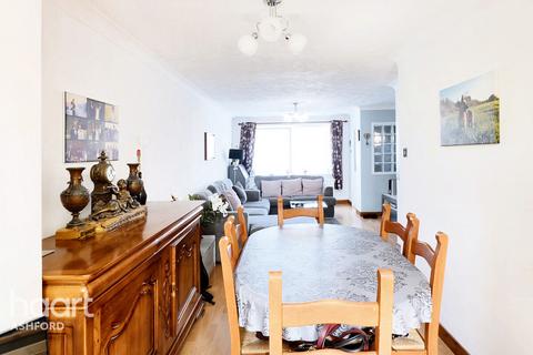 3 bedroom terraced house for sale, Viburnum Close, Ashford