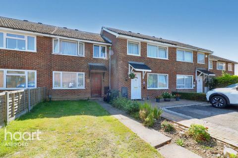 3 bedroom terraced house for sale, Viburnum Close, Ashford