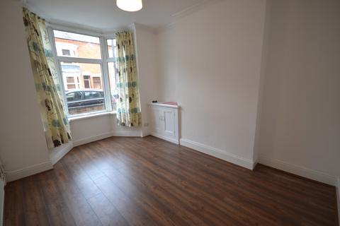 3 bedroom terraced house to rent, Barclay Street, Leicester LE3