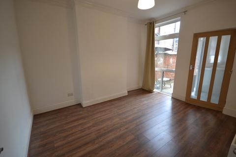 3 bedroom terraced house to rent, Barclay Street, Leicester LE3