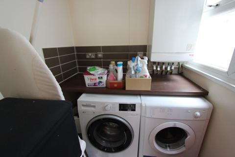 4 bedroom flat to rent, Cleveland Street, London W1T