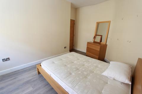 4 bedroom flat to rent, Cleveland Street, London W1T