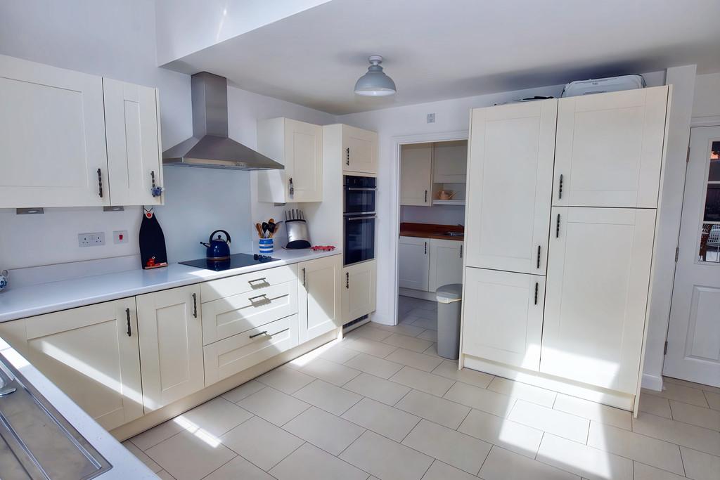 Kitchen 4