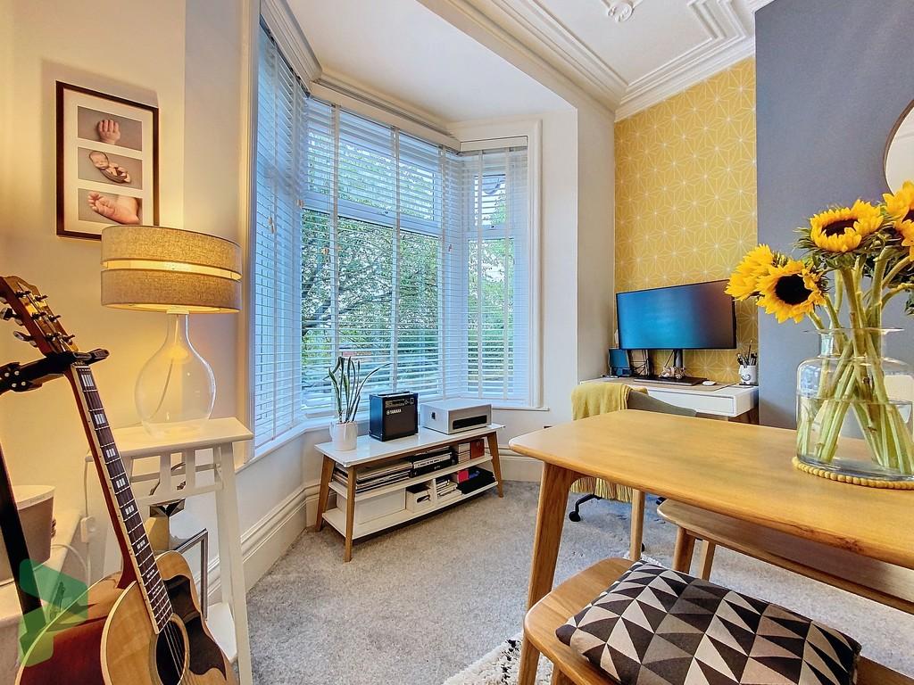 Sitting Room / Dining Room