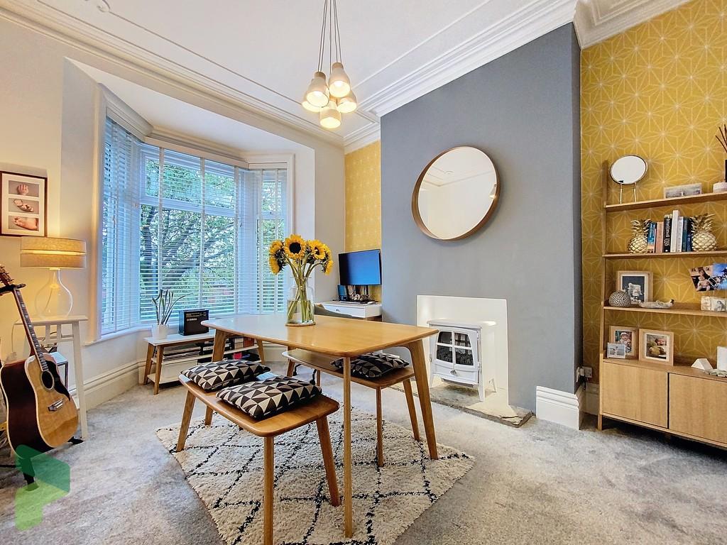 Sitting Room / Dining Room
