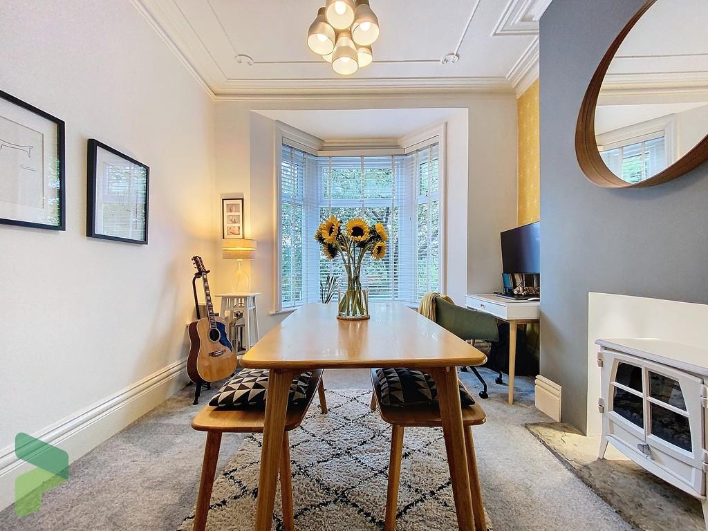 Sitting Room / Dining Room