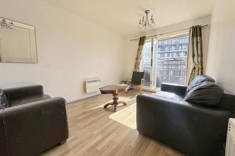 1 bedroom flat for sale, Aspects Court, Slough SL1