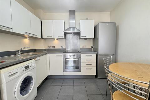 1 bedroom flat for sale, Aspects Court, Slough SL1