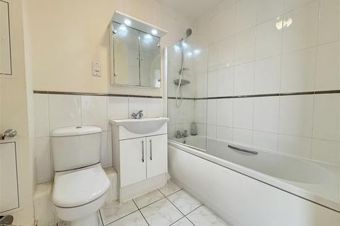 1 bedroom flat for sale, Aspects Court, Slough SL1