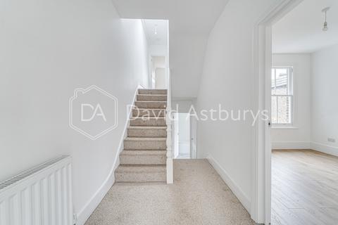 4 bedroom terraced house to rent, Lausanne Road, Turnpike Lane, London