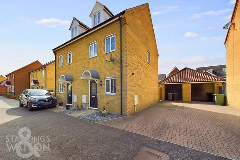 3 bedroom townhouse for sale, Robin Avenue, Harleston