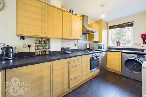 3 bedroom townhouse for sale, Robin Avenue, Harleston