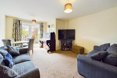 3 bedroom townhouse for sale, Robin Avenue, Harleston