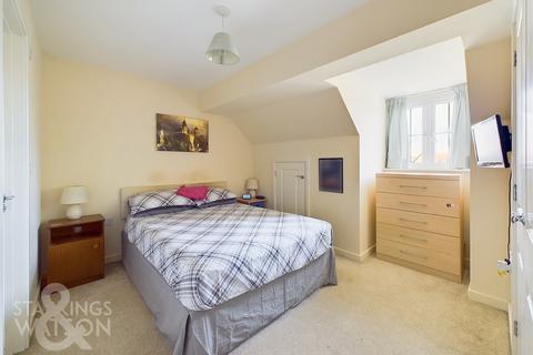 3 bedroom townhouse for sale, Robin Avenue, Harleston