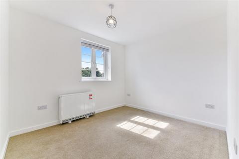 1 bedroom apartment to rent, High Street, Banstead