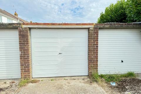 Garage to rent, Barnsite Gardens, Rustington