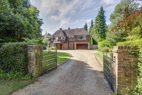 Mayhews Burtons Way, Chalfont St Giles, HP8 4BW