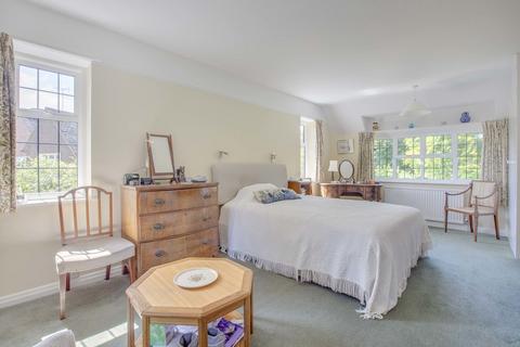 Mayhews Burtons Way, Chalfont St Giles, HP8 4BW