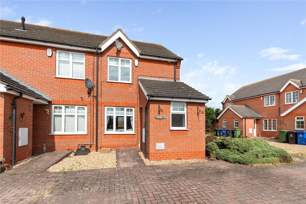 Finchley Court, Grimsby, DN31 2 bed terraced house for sale £110,000