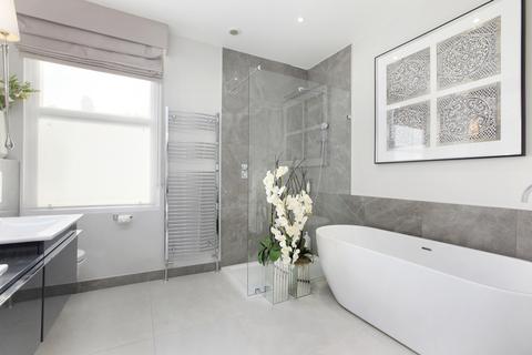 4 bedroom terraced house for sale, Stirling Road, Clapham, London