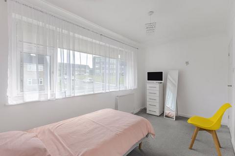 74 Felton Lea, Sidcup, DA14 6BA