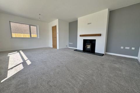 3 bedroom detached bungalow for sale, Lon Traeth, Valley